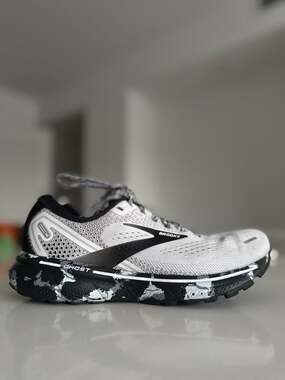 Brooks Ghost 14 Women's Running Shoes White Black Camo Size 7.5